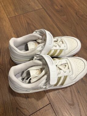 adidas White Sneakers with Gold Stripes and Hook-and-Loop Strap
